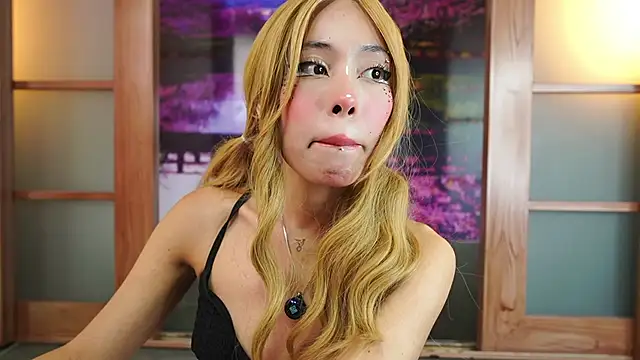 Snapshot of miss__maria chatting on 10.06.25 miss maria online show from 10.06.25