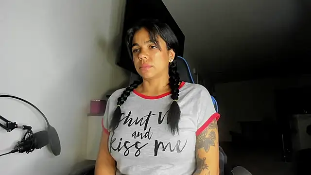 victoriachicas online show from 10.28.25