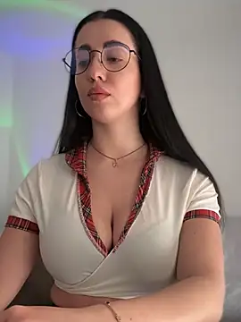 Emylia online show from 02.17.25