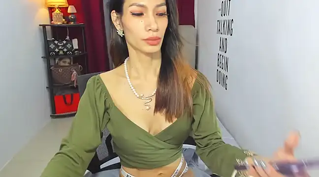 Trixie Mattel21 online show from 03.05.25