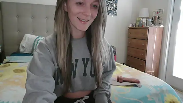 Snapshot of Heyitsmee33 chatting on 02.09.26 Heyitsmee33 online show from 02.09.26