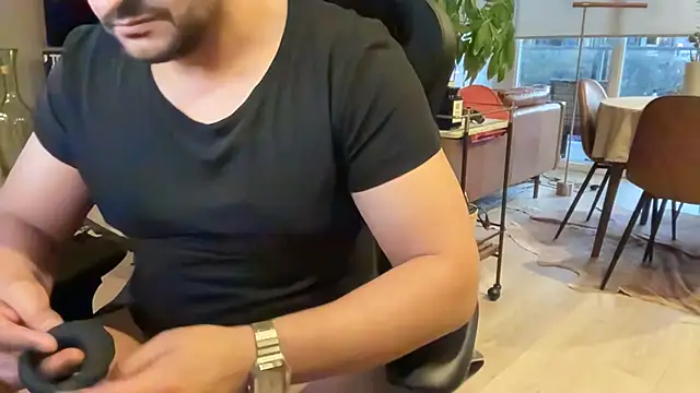 HungandThickLatin online show from 01.18.25