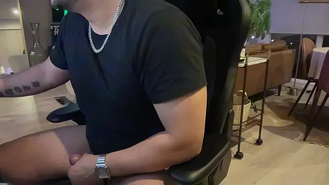 HungandThickLatin online show from 01.19.25