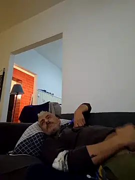 Snapshot of cuci45 chatting on 11.18.25 cuci45 online show from 11.18.25