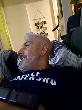 Snapshot of cuci45 chatting on 11.20.25 cuci45 online show from 11.20.25