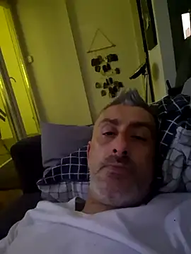 Snapshot of cuci45 chatting on 12.18.25 cuci45 online show from 12.18.25