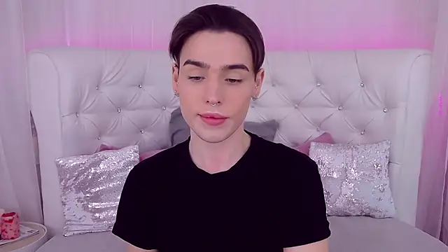 RobbyCharming online show from 02.15.25