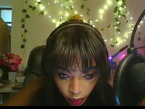 Snapshot of Anaconda2350 chatting on 10.21.25 Anaconda2350 online show from 10.21.25