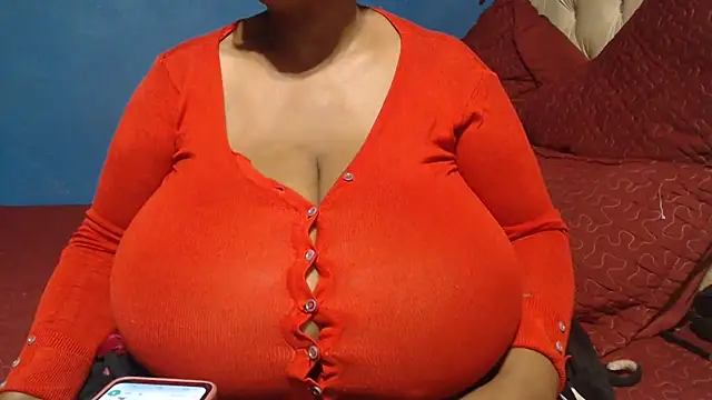 CUTEFIRMMELONSS online show from 05.04.26