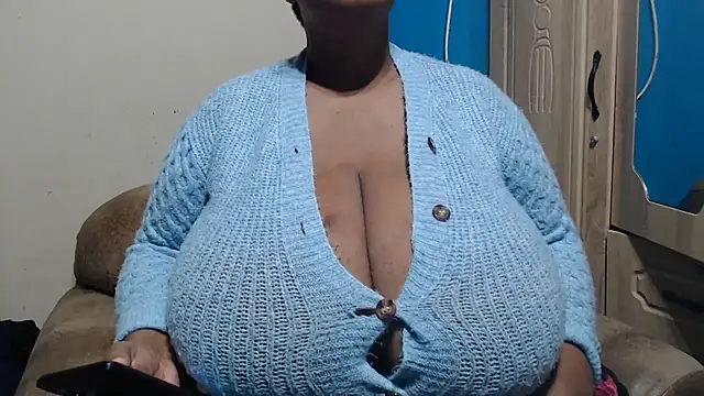 Snapshot of CUTEFIRMMELONSS chatting on 07.04.26 CUTEFIRMMELONSS online show from 07.04.26