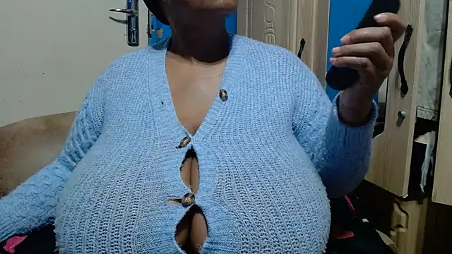 Snapshot of CUTEFIRMMELONSS chatting on 07.16.26 CUTEFIRMMELONSS online show from 07.16.26