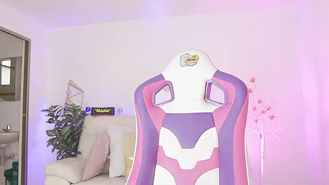 Snapshot of driana_hoffman chatting on 11.27.25 driana hoffman online show from 11.27.25