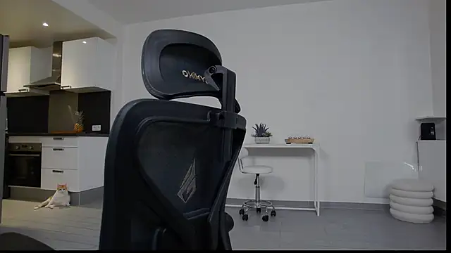 Snapshot of Bella_Twine chatting on 02.24.26 Bella Twine online show from 02.24.26