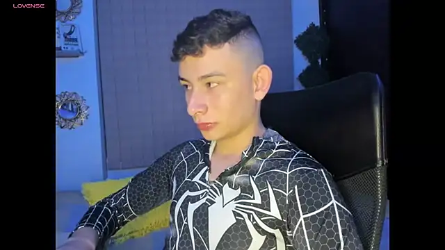 Snapshot of Christ_Miller3 chatting on 11.01.25 Christ Miller3 online show from 11.01.25