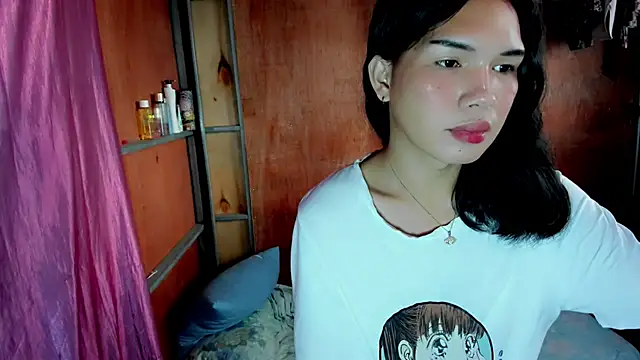 Snapshot of mav1s_ chatting on 12.19.25 mav1s online show from 12.19.25