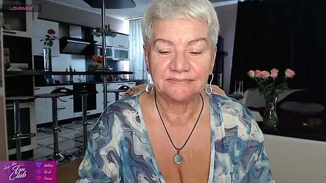 Snapshot of roxana_brooks chatting on 08.05.26 roxana brooks online show from 08.05.26