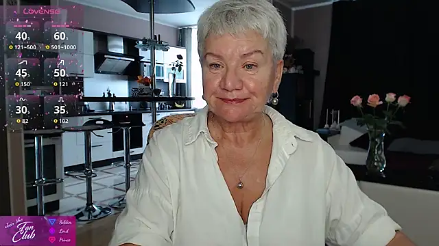 Snapshot of roxana_brooks chatting on 08.06.26 roxana brooks online show from 08.06.26
