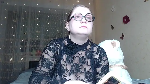 Snapshot of CumCpl chatting on 10.27.25 CumCpl online show from 10.27.25