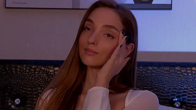 VirginieCruz online show from 02.04.25