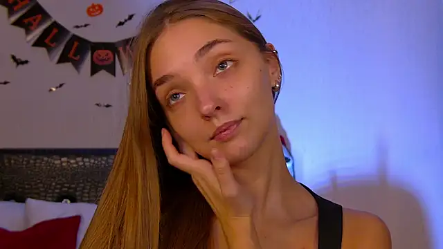 VirginieCruz online show from 11.02.25