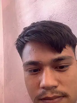 Snapshot of Hullax chatting on 11.06.25 Hullax online show from 11.06.25