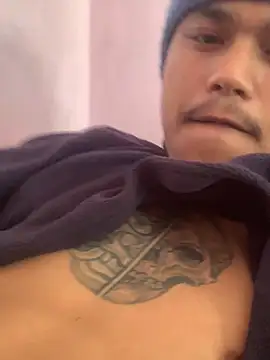 Snapshot of Hullax chatting on 12.17.25 Hullax online show from 12.17.25