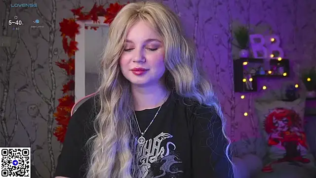 Moon Valkyrie online show from 09.17.25