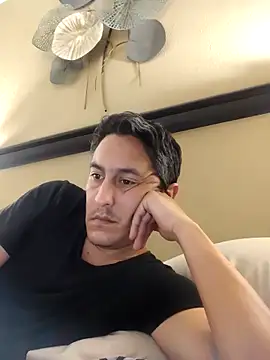 Snapshot of LuqenZo chatting on 02.06.26 LuqenZo online show from 02.06.26