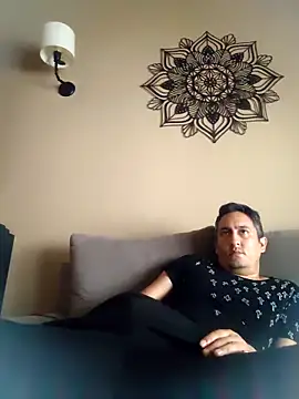 Snapshot of LuqenZo chatting on 04.15.26 LuqenZo online show from 04.15.26