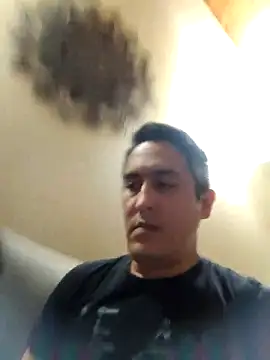 Snapshot of LuqenZo chatting on 04.16.26 LuqenZo online show from 04.16.26