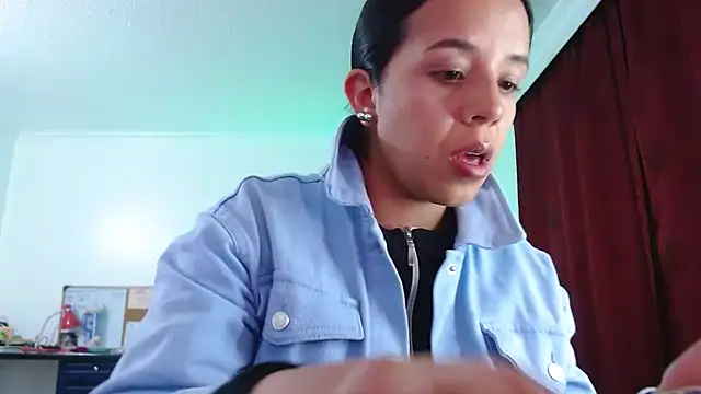 Snapshot of VALERY_MEER chatting on 10.21.25 VALERY MEER online show from 10.21.25