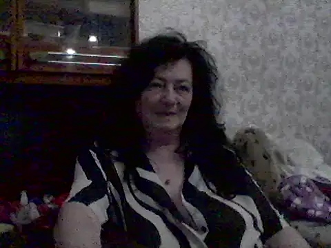 Snapshot of GypsiQueen2 chatting on 03.11.25 GypsiQueen2 online show from 03.11.25