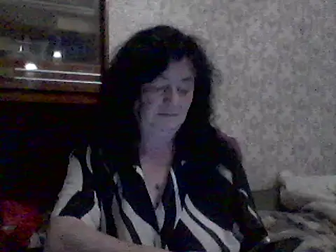 Snapshot of GypsiQueen2 chatting on 03.17.25 GypsiQueen2 online show from 03.17.25