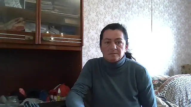 Snapshot of GypsiQueen2 chatting on 11.03.25 GypsiQueen2 online show from 11.03.25