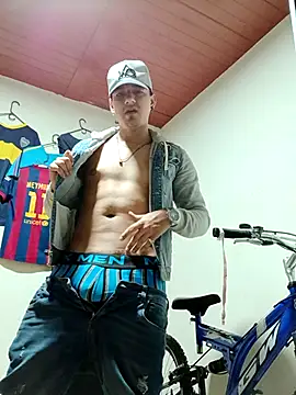 Snapshot of Triplex_Coolness chatting on 09.18.25 Triplex Coolness online show from 09.18.25