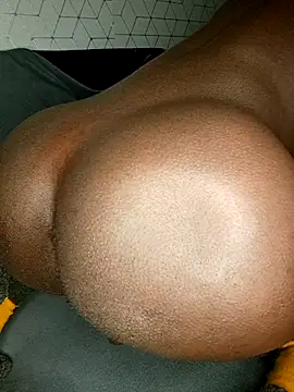 Snapshot of Texanguy01 chatting on 10.04.25 Texanguy01 online show from 10.04.25