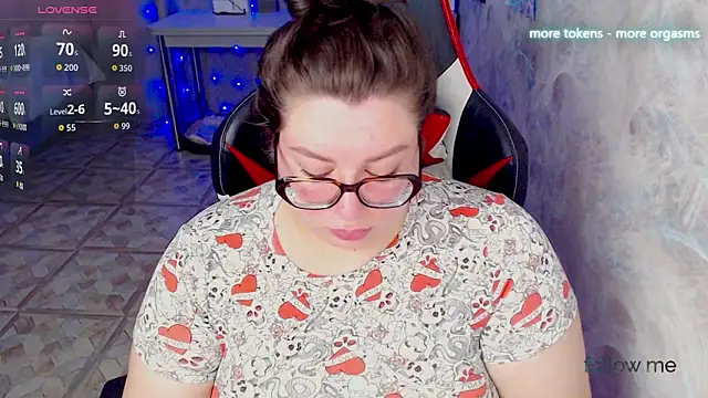 Snapshot of alexa_sweetyy chatting on 05.14.26 alexa sweetyy online show from 05.14.26
