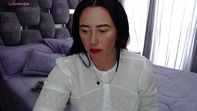 sara hott 1 online show from 10.21.25