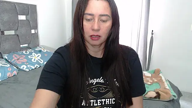 Snapshot of sara_hott_1 chatting on 05.15.26 sara hott 1 online show from 05.15.26