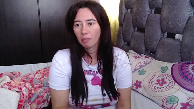Snapshot of sara_hott_1 chatting on 06.10.26 sara hott 1 online show from 06.10.26