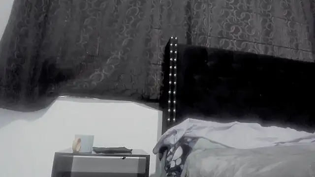 Snapshot of amareto_queen chatting on 12.13.25 amareto queen online show from 12.13.25