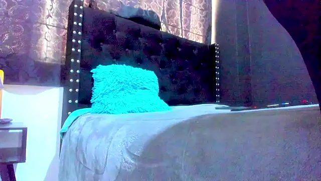 Snapshot of amareto_queen chatting on 02.15.26 amareto queen online show from 02.15.26