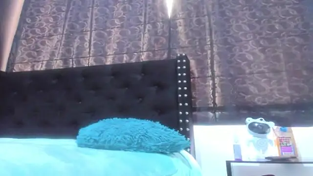 Snapshot of amareto_queen chatting on 02.17.26 amareto queen online show from 02.17.26