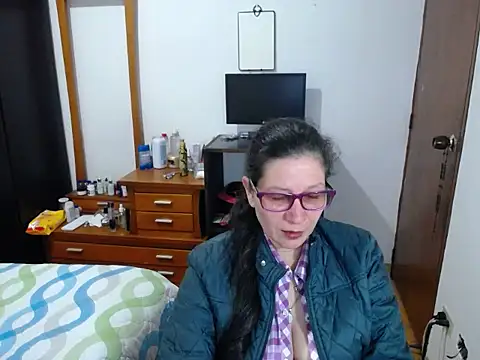 Snapshot of latin49 chatting on 09.16.25 latin49 online show from 09.16.25