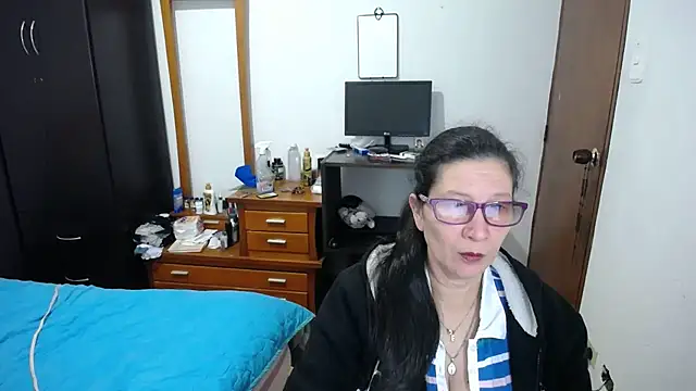 Snapshot of latin49 chatting on 09.30.25 latin49 online show from 09.30.25