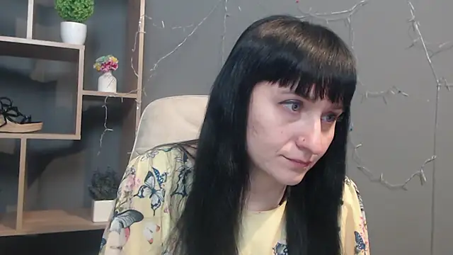 NinaFlawlees online show from 11.29.25