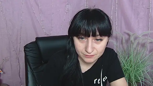 NinaFlawlees online show from 05.06.26