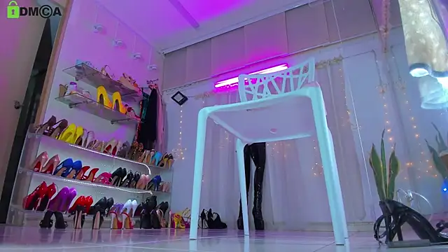 Snapshot of kendrarioss chatting on 10.24.25 kendrarioss online show from 10.24.25