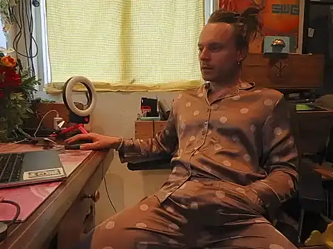 Snapshot of rexflexxx chatting on 11.22.25 rexflexxx online show from 11.22.25