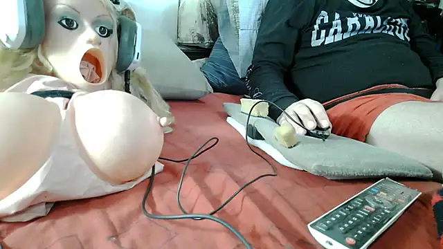 Snapshot of messi_syssy chatting on 07.26.26 messi syssy online show from 07.26.26